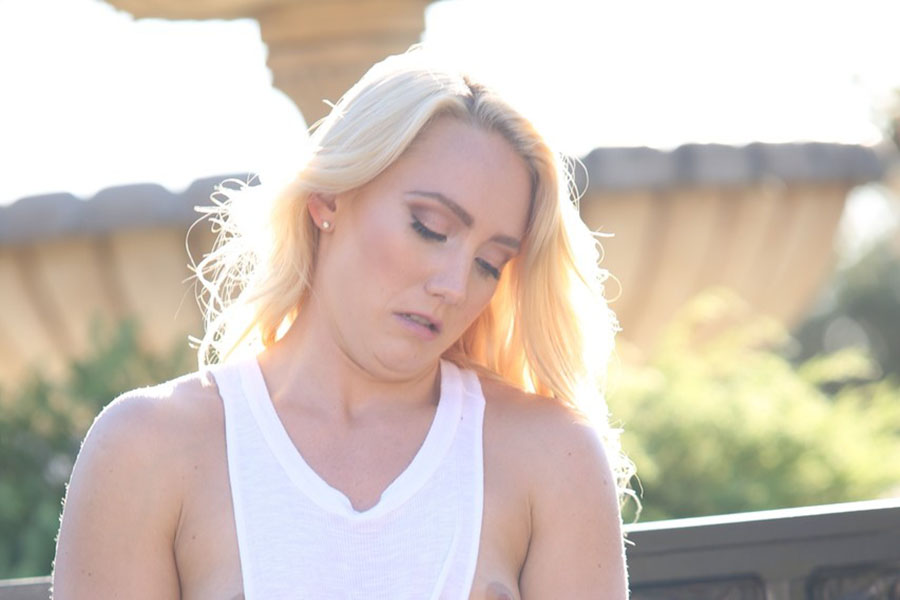 Model Blonde American babe in Donetsk