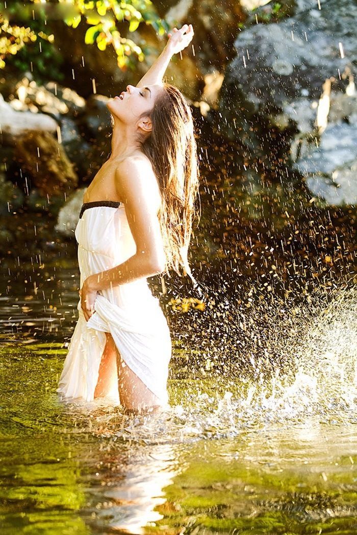 Marie Avgeropoulos in Donetsk