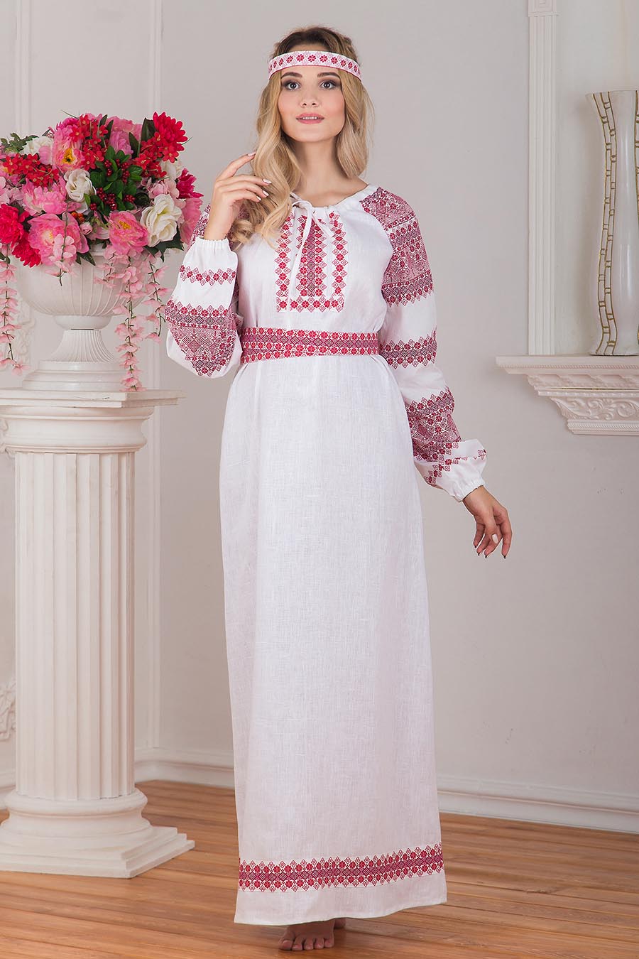 Women in Slavic costumes in Donetsk