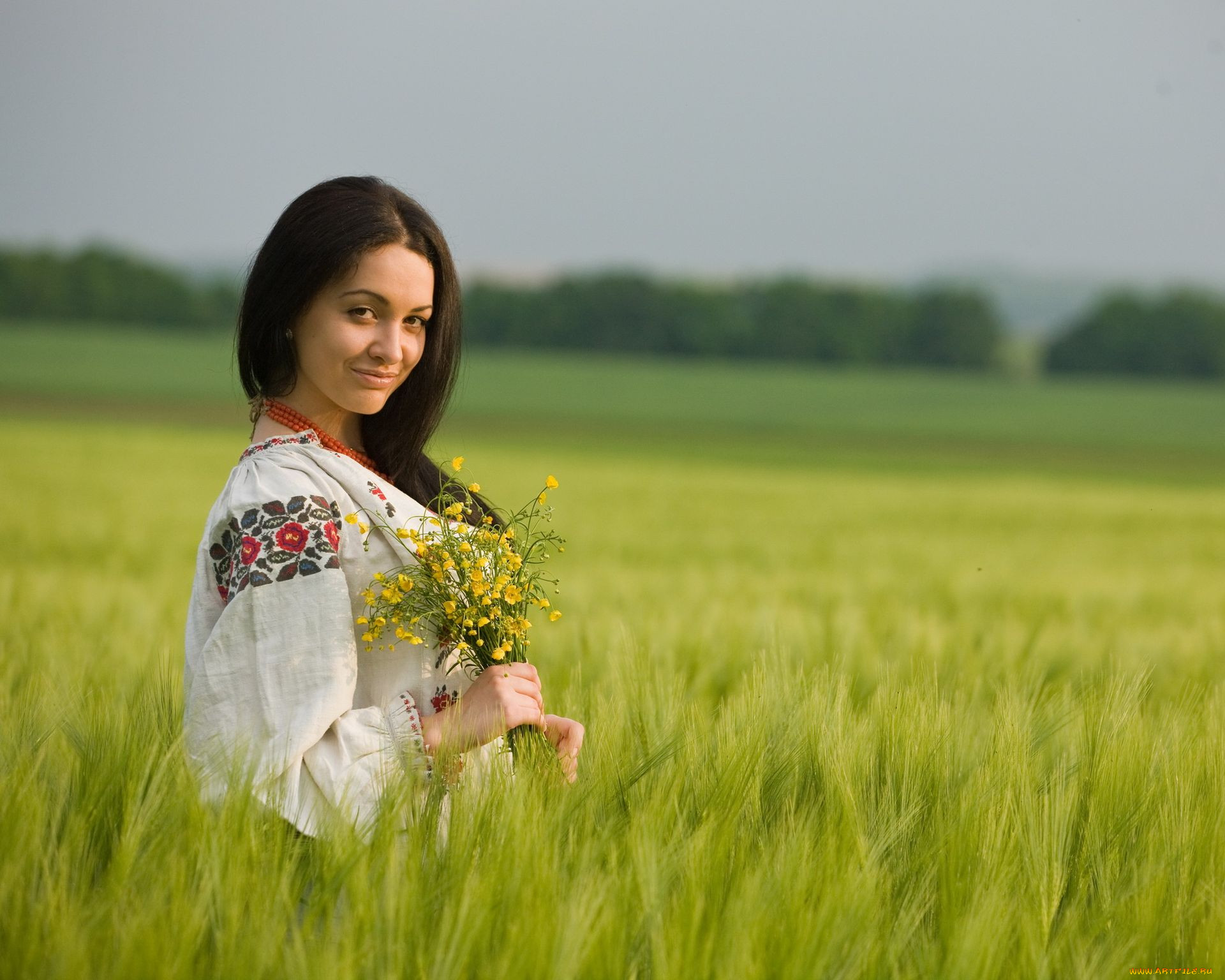 Women in Slavic costumes in Donetsk