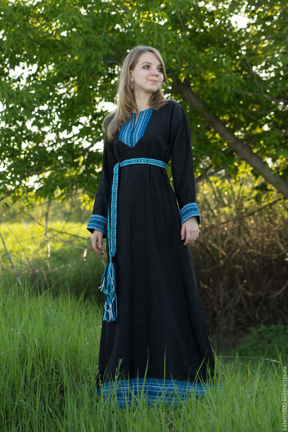 Women in Slavic costumes in Donetsk