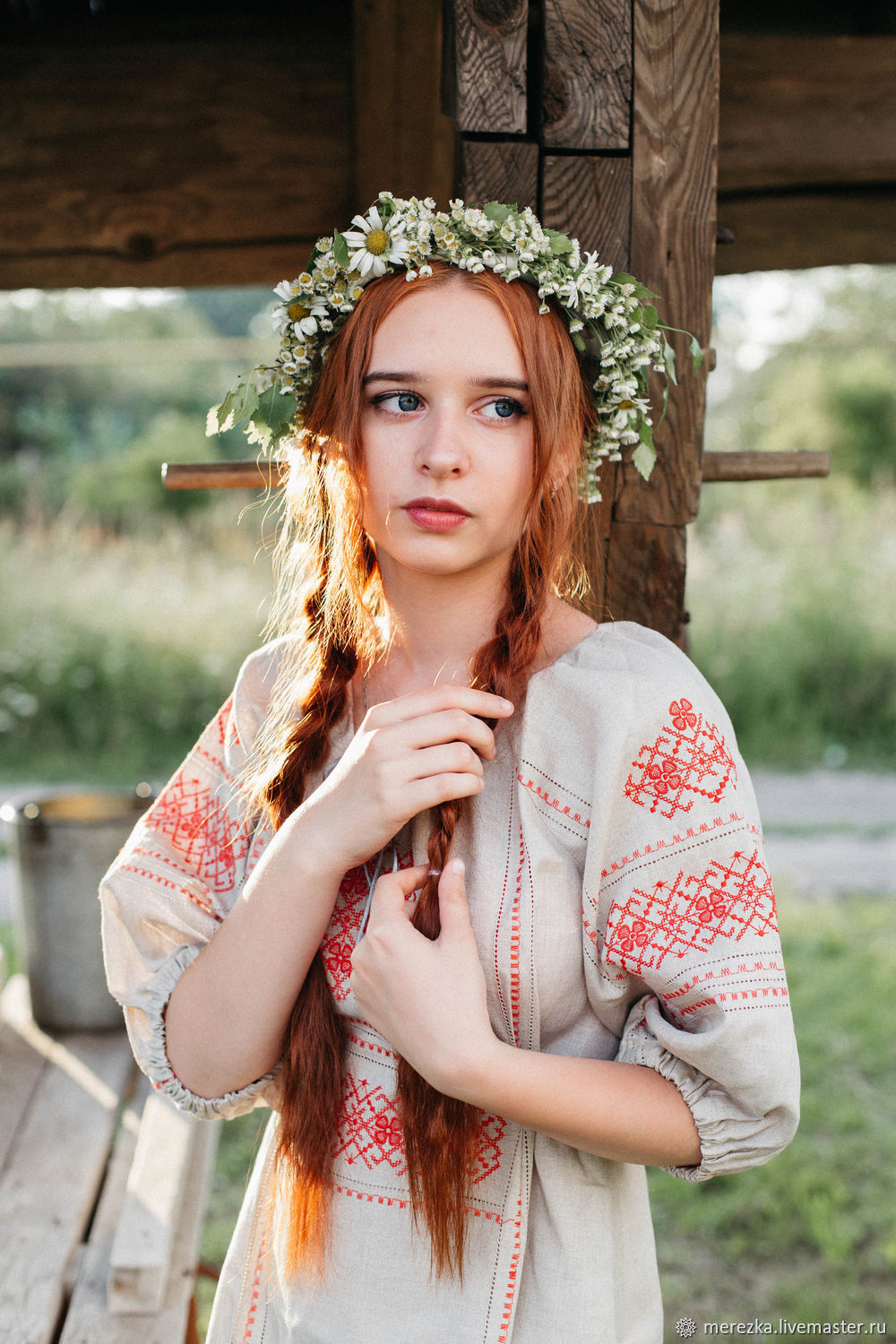 Girls in Slavic costumes in Donetsk
