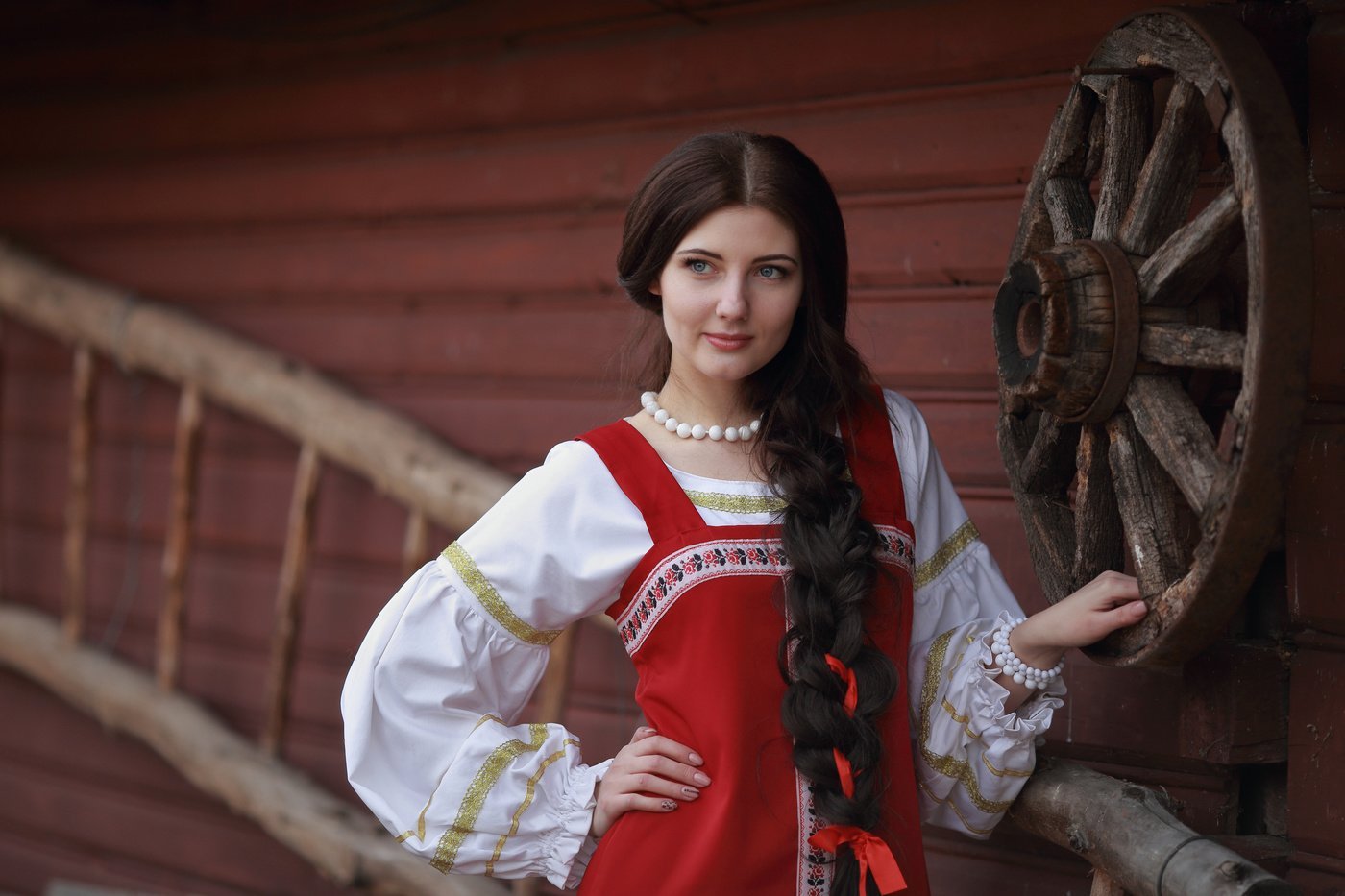 Girls in Slavic costumes in Donetsk