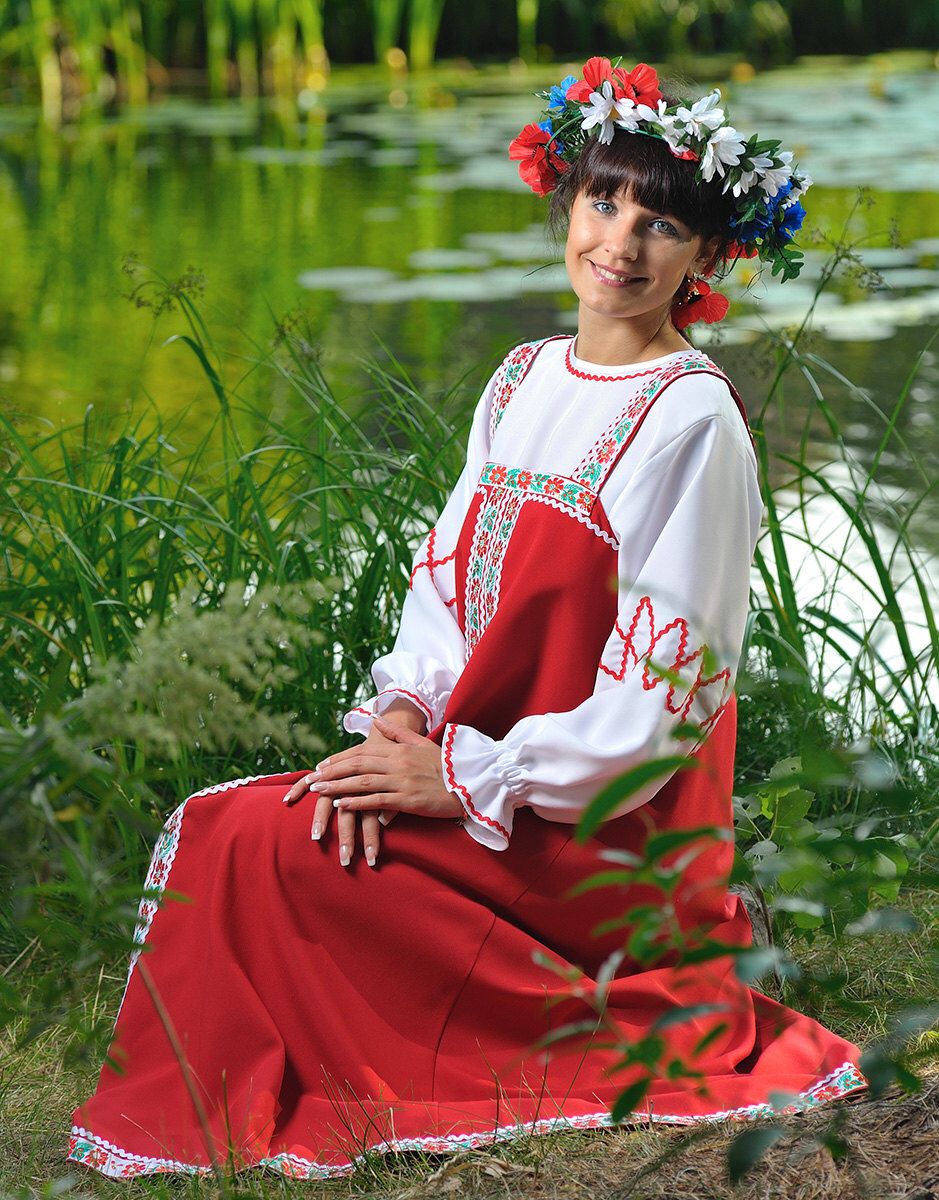 Beautiful girl Girls in Slavic costumes in Donetsk