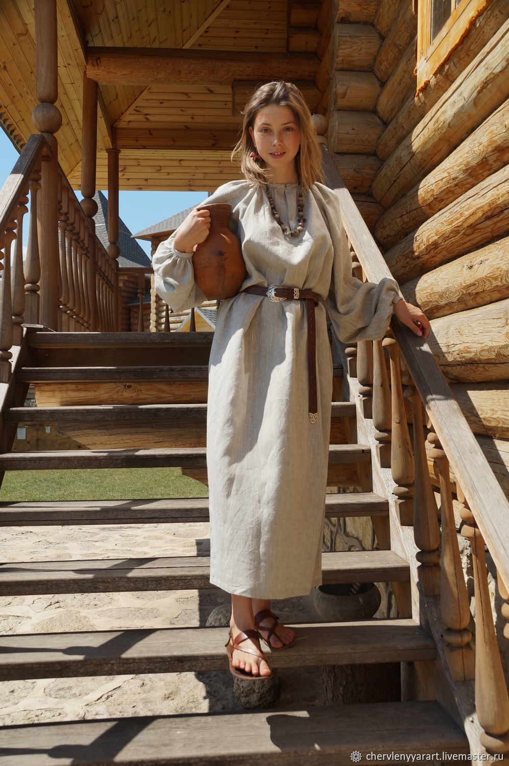 Girls in Slavic costumes in Donetsk