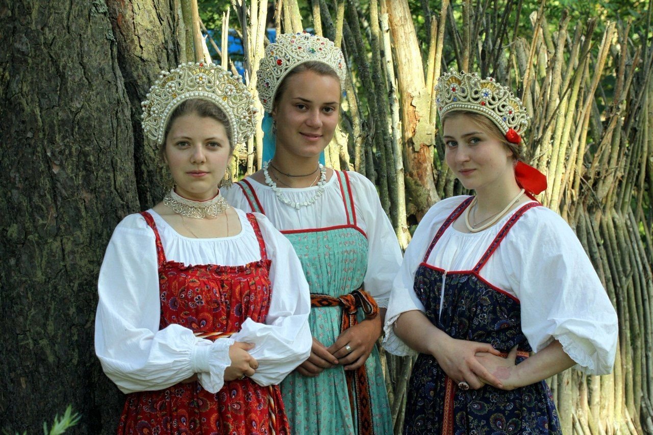 Sexy model Girls in Slavic costumes in Donetsk