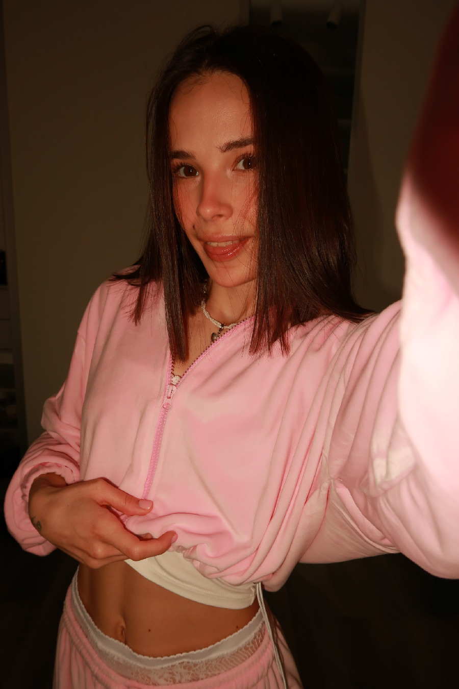 Tina brings the glow — live moments in Donetsk